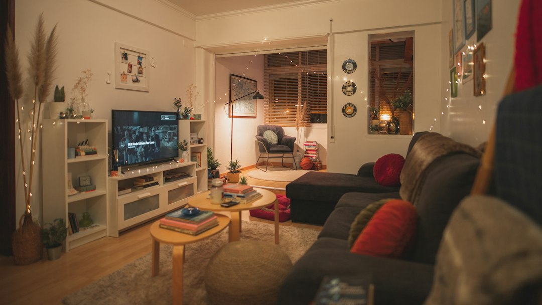 Televisie op kast voor vergelijking IPTV en kabeltelevisie